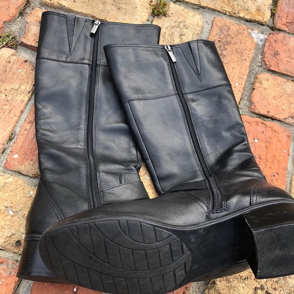 Boots - Picture 3 of 8